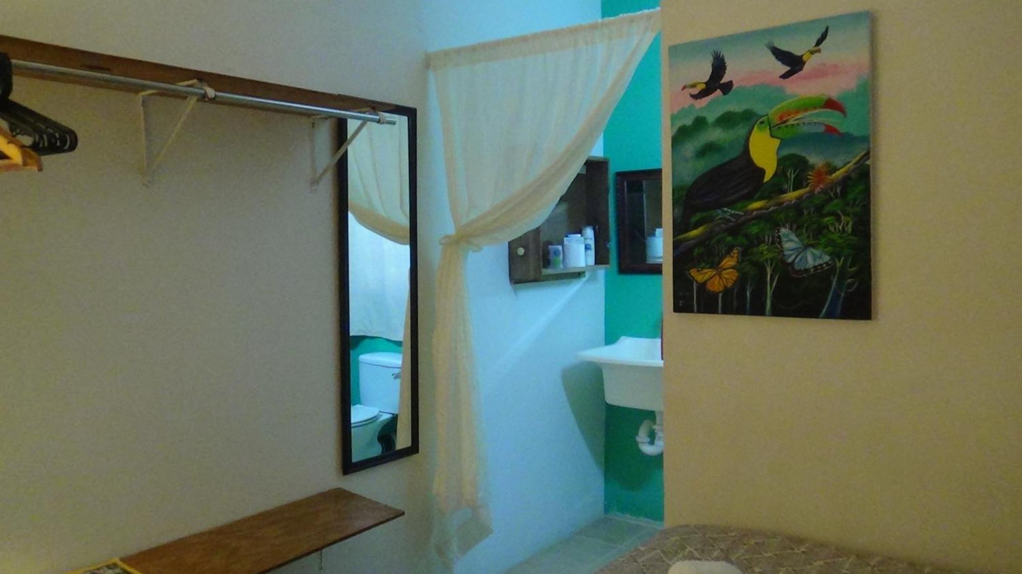 Hacienda Tropical Guest House Belmopan Quarto foto