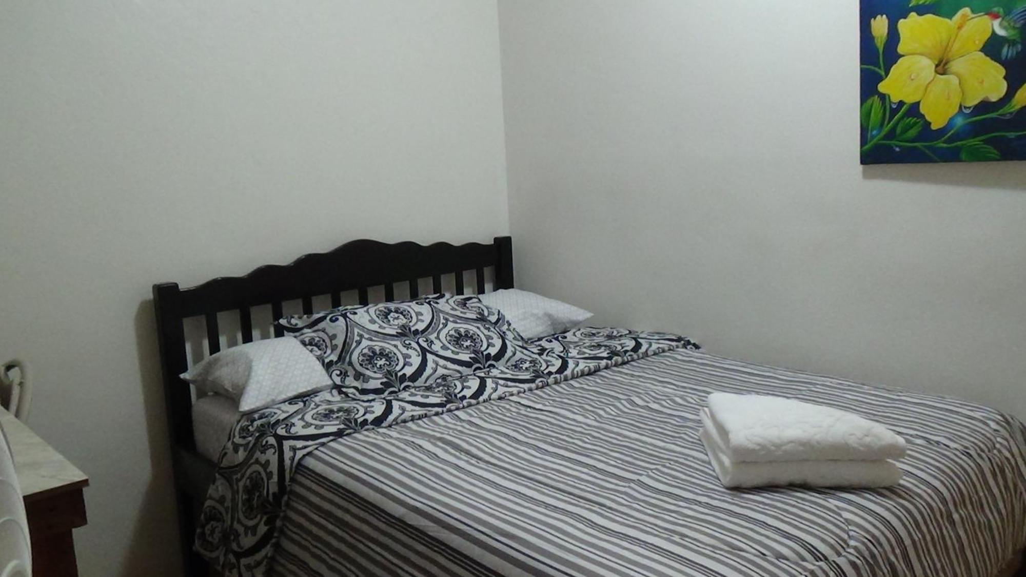 Hacienda Tropical Guest House Belmopan Quarto foto